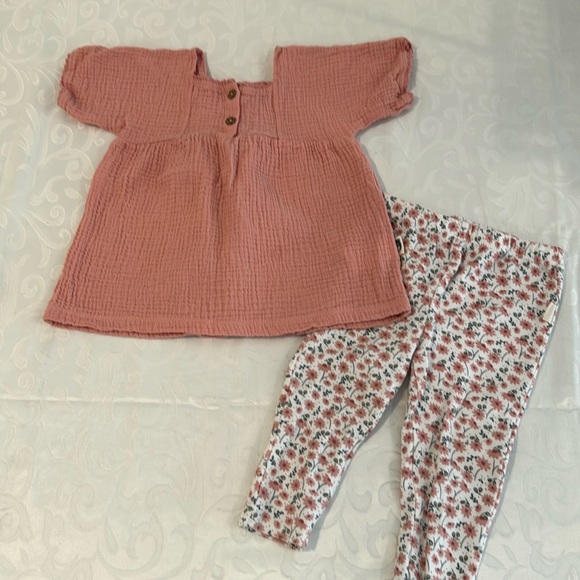 Other - 🌟3/$15🌟 EUC Rabbit + Bear Matching Set. 18 Mo